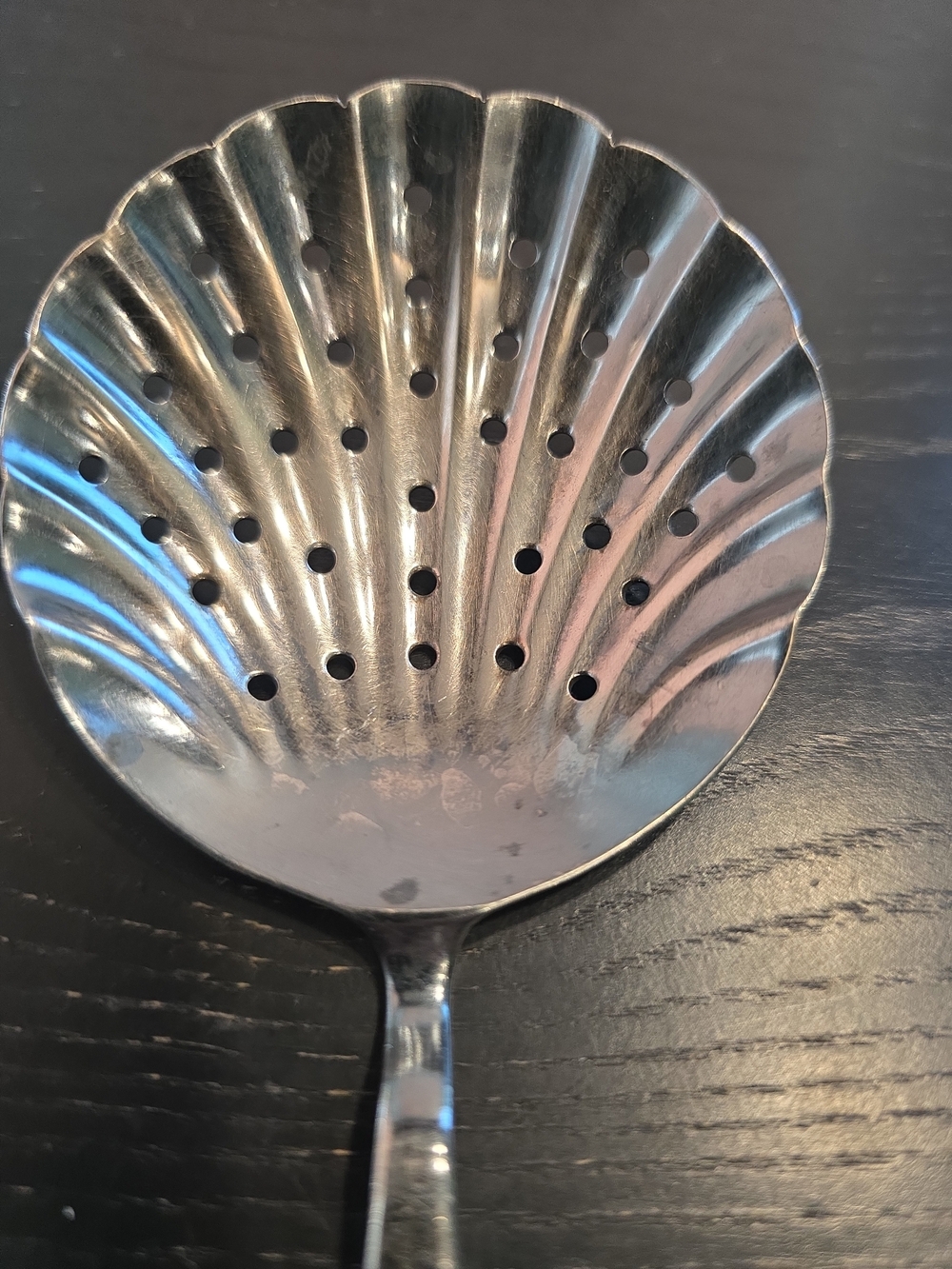 Shell-Shaped Tea Strainer Spoon - Silver - Picture 4 of 9